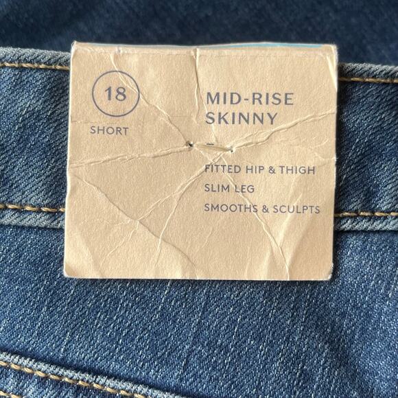 NWT! Universal Thread Medium Wash Mid Rise Skinny Jean Size 18 Short - Picture 5 of 12